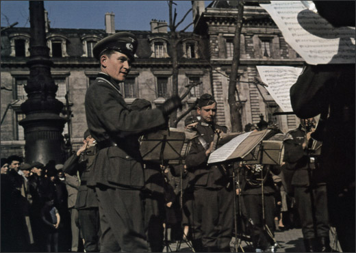 Musique militaire, place de la République.