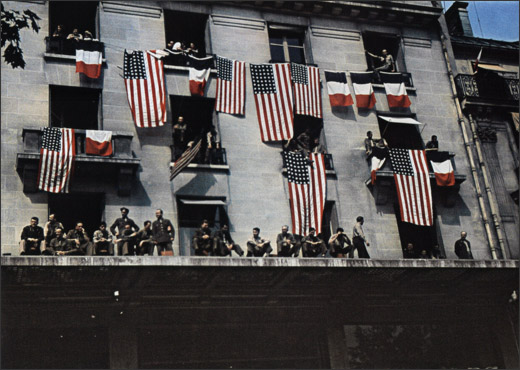 Libération de Paris, avenue des Champs-Élysées.