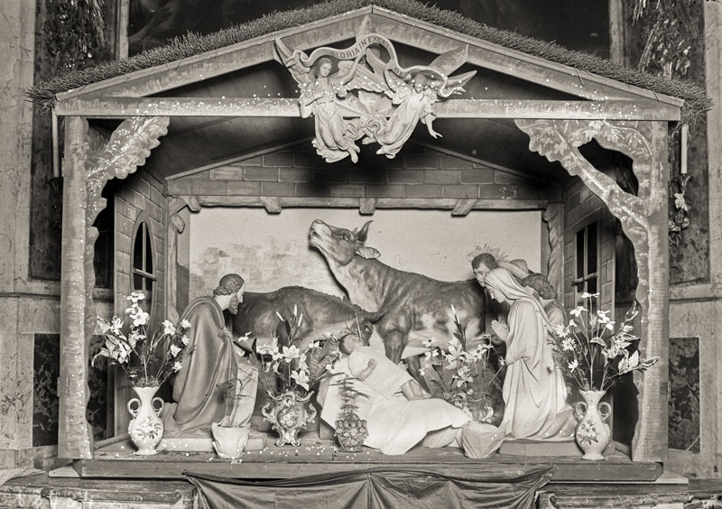 Décembre 1920, crèche du culte catholique à l'église Saint Roch