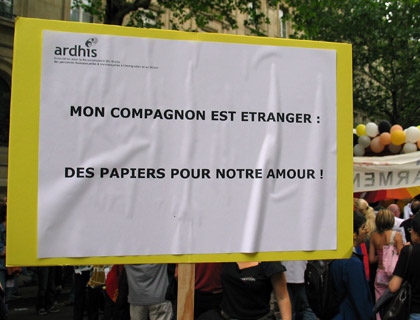 Panneau ardhis : mon compagnon est étranger, des papiers pour notre amour.