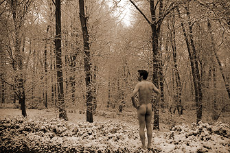 Karl, nu dans la neige - Normandie.