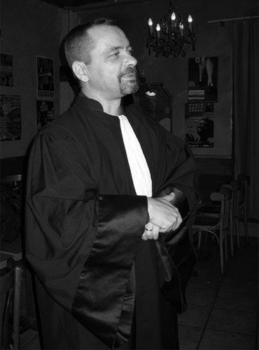 Laurent Gloaguen en robe.