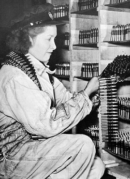 femme usine de munitions 1942