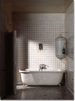 Salle de bain 2, de Charles Matton (1989).